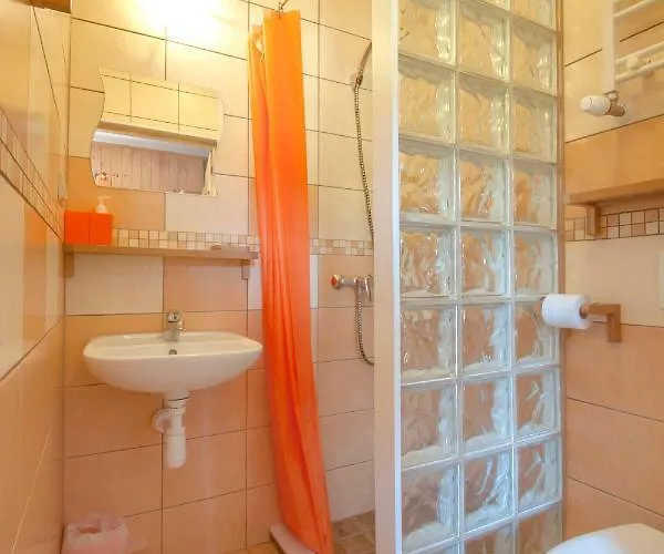 Hubertus Gościnne Nocleg ze śniadaniem 3*